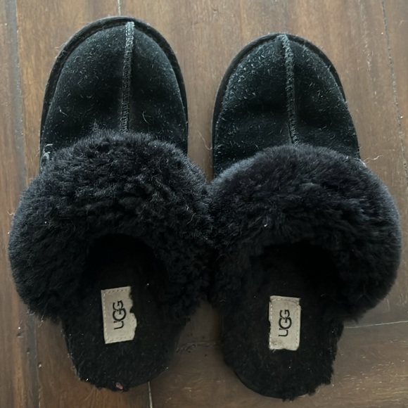 UGG Cozy Slippers - Size 3 - Black - Used condition - Picture 2 of 4